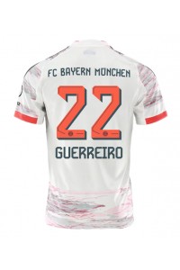 Bayern Munich Raphael Guerreiro #22 Fotballdrakt Borte Klær 2025-26 Korte ermer